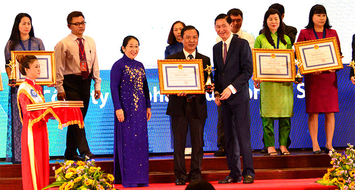 Savico và đơn vị thành viên vinh dự đón nhận giải thưởng doanh nhân TPHCM tiêu biểu năm 2016