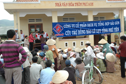 Công ty CP SAVICO cứu trợ đồng bào bão lụt tỉnh Phú Yên