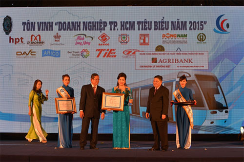 Savico và đơn vị thành viên vinh dự đón nhận giải thưởng Doanh nghiệp TpHCM tiêu biểu 2015